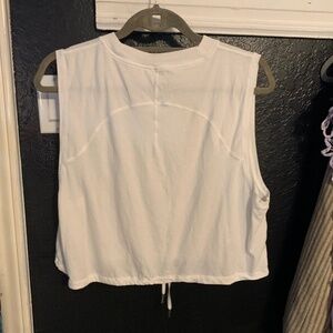Lulumon white tank top tee - size medium